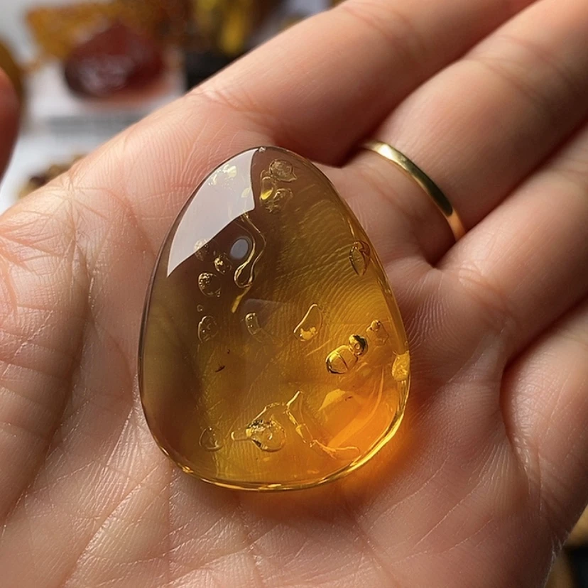 【闪购商品】琥珀裸石未镶嵌竹**练