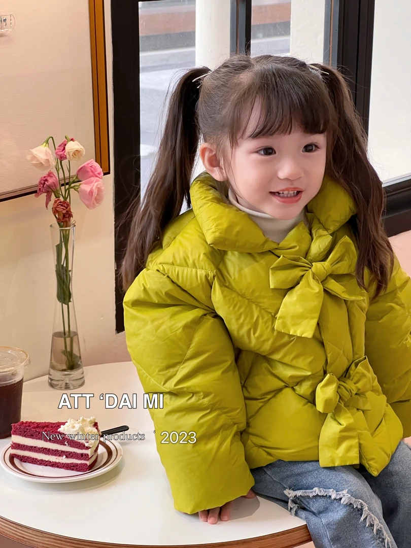 2023女童女宝宝轻奢蓬松90白鸭设计师款保暖羽绒服儿童轻薄冬季