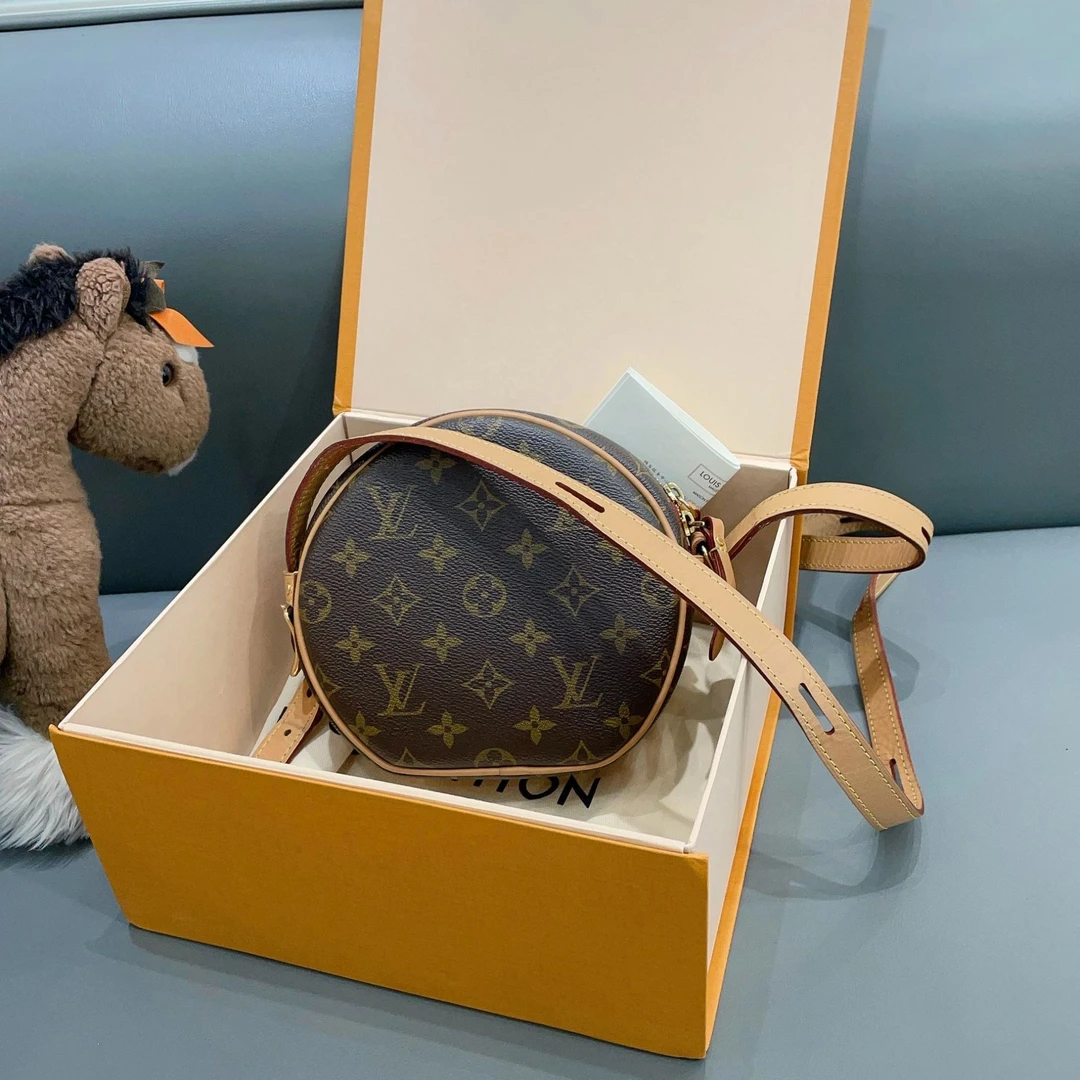 95新  一泽奢品/LV 路易威登/老花 软圆饼 包包/Z23083006