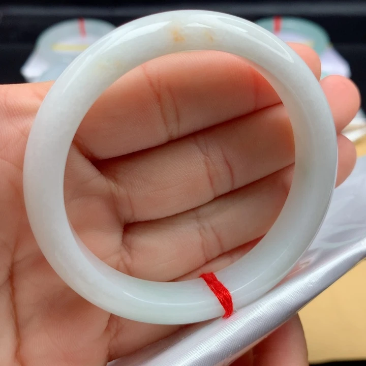 翡翠手镯未镶嵌57圈