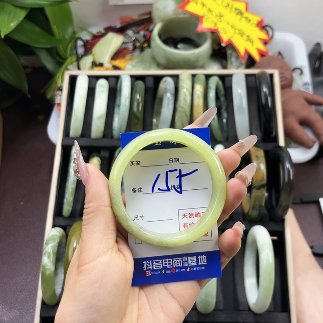 蛇纹石玉手镯未镶嵌超***妹
