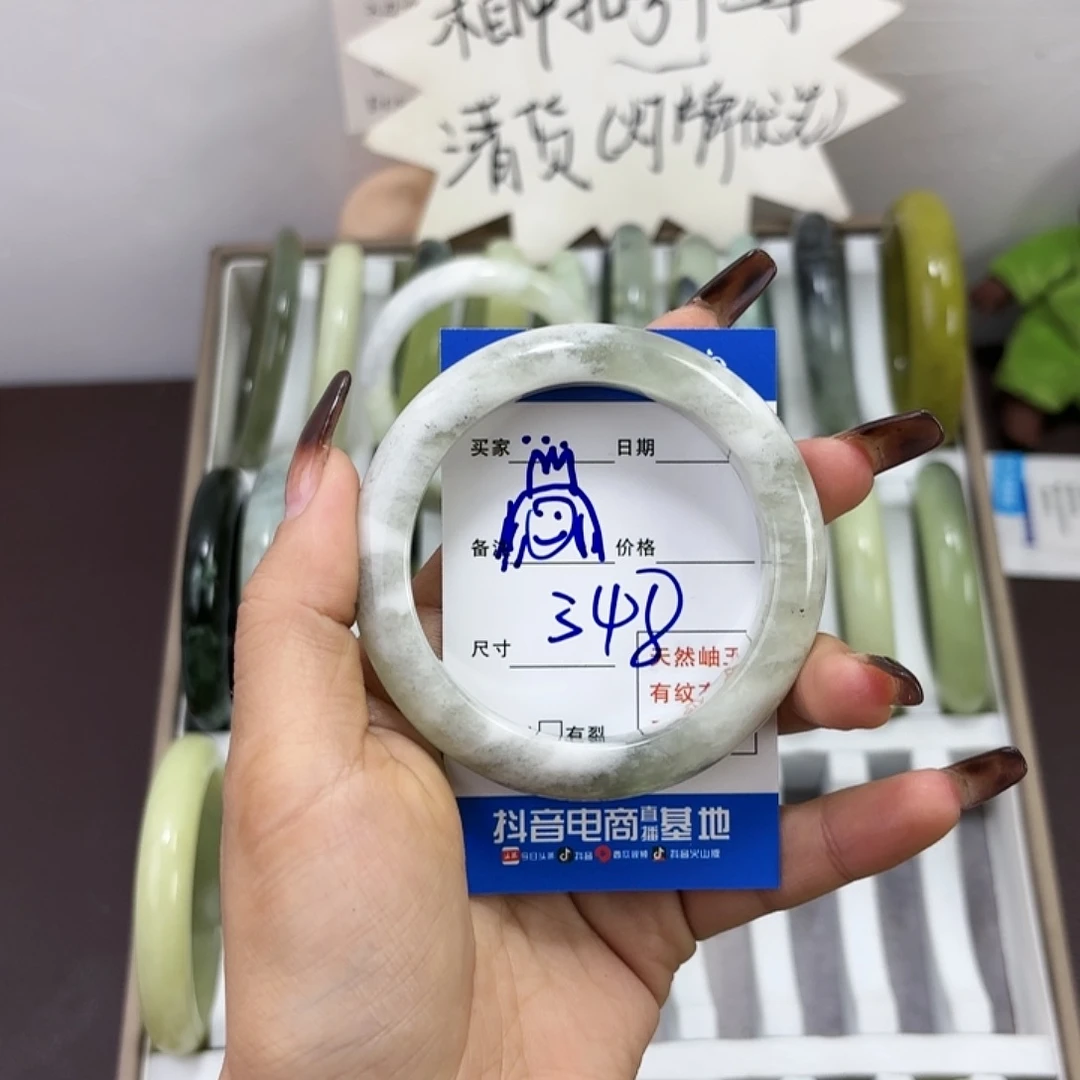 蛇纹石玉手镯未镶嵌?