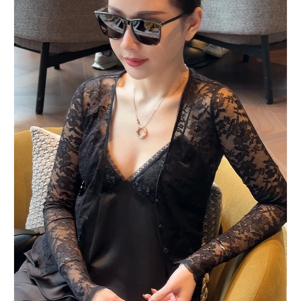 LUXURYMEMO【美人心计】印花网纱打底衫透视复古植绒V领开衫外穿