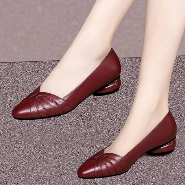 小圆头软底单鞋女2025春季新款低跟粗跟浅口软皮真皮妈妈鞋小皮鞋