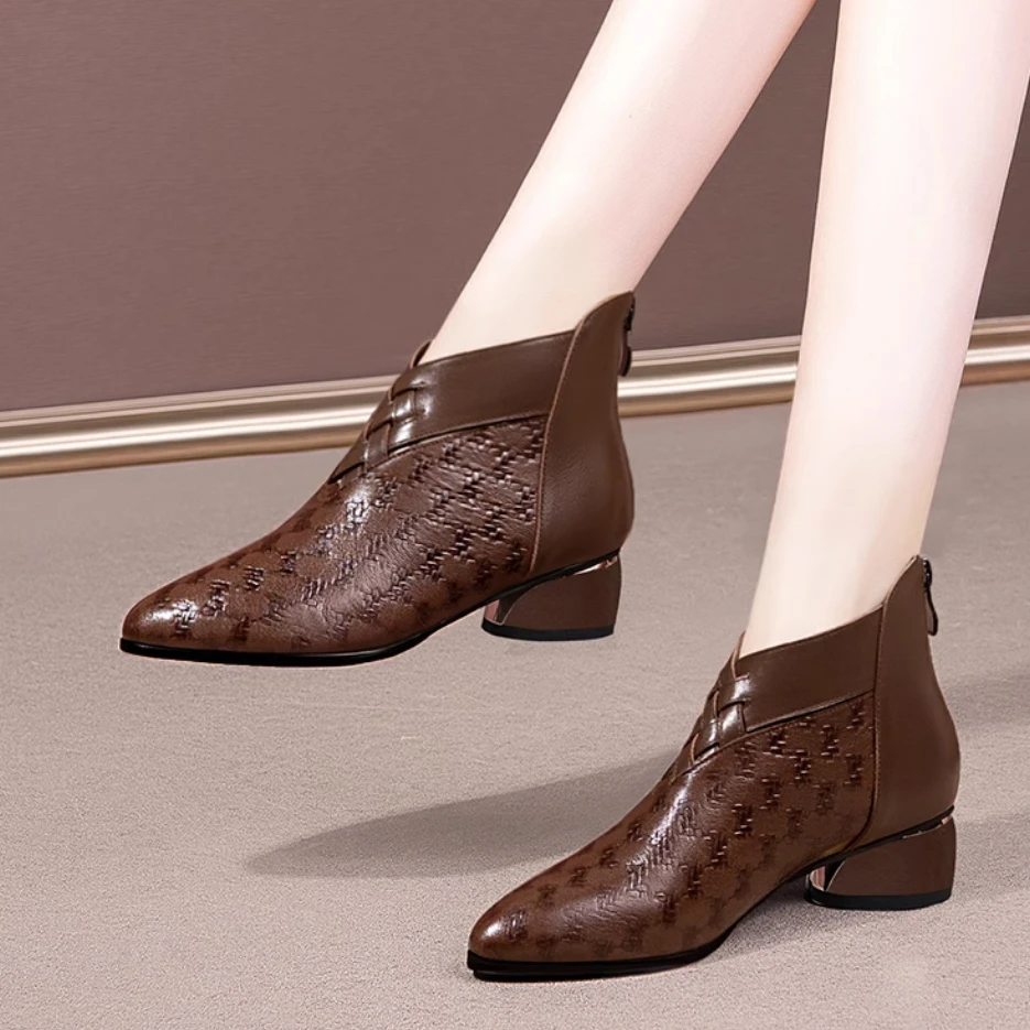 秋冬真皮靴子女中跟短靴女粗跟马丁靴2025新款羊皮加绒妈妈鞋女靴