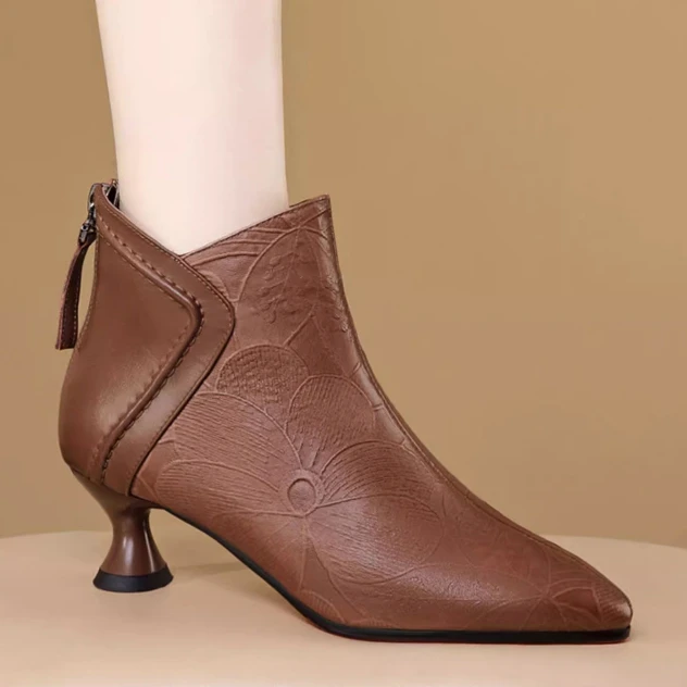 2025新款春秋尖头短靴女小粗跟靴子女中跟高级感爆款加绒羊皮踝靴