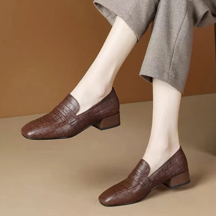 2025春季新款女鞋方头粗跟单鞋女羊皮女士小中跟百搭棕色低跟鞋子