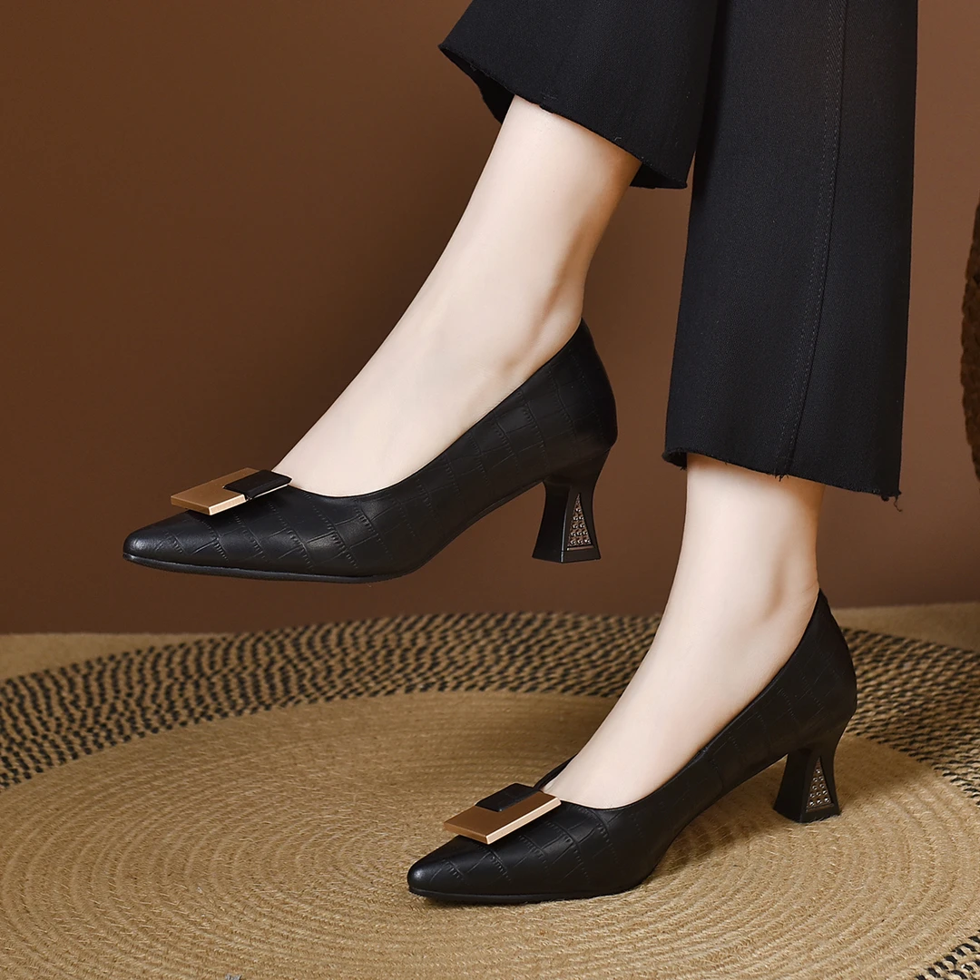 真皮尖头浅口方扣高跟鞋女粗跟单鞋女2025春夏气质瓢鞋软底女皮鞋