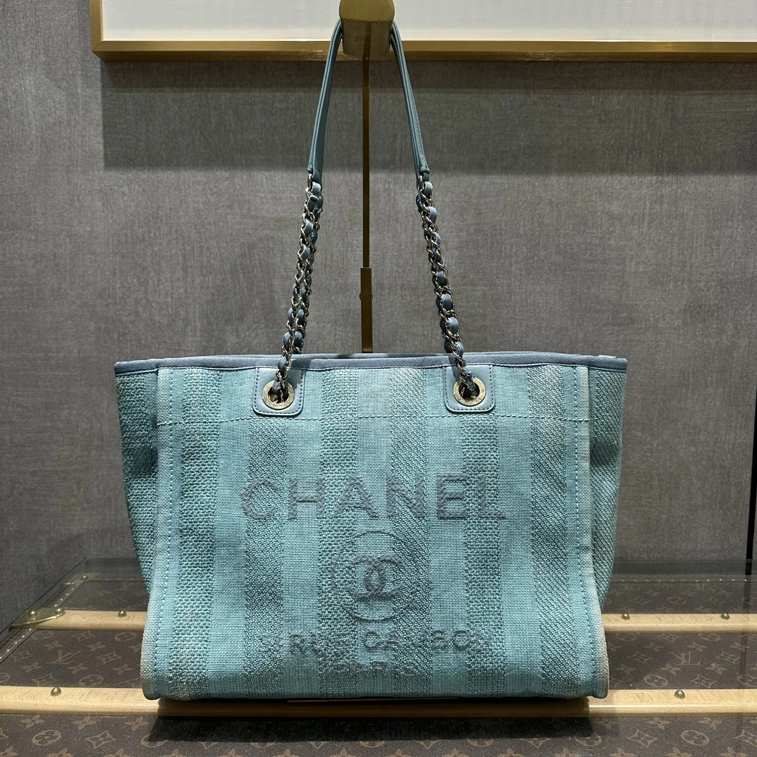 95新 Chanel/香奈儿 浅蓝色托特沙滩包 31481