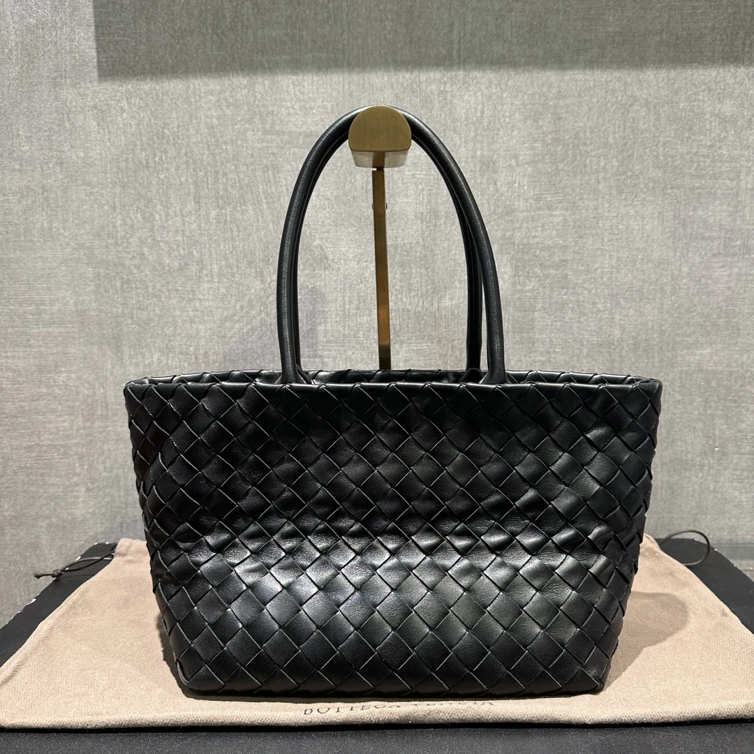 95新 BOTTEGA VENETA/葆蝶家 新款黑色编织格子菜篮子手提包17344