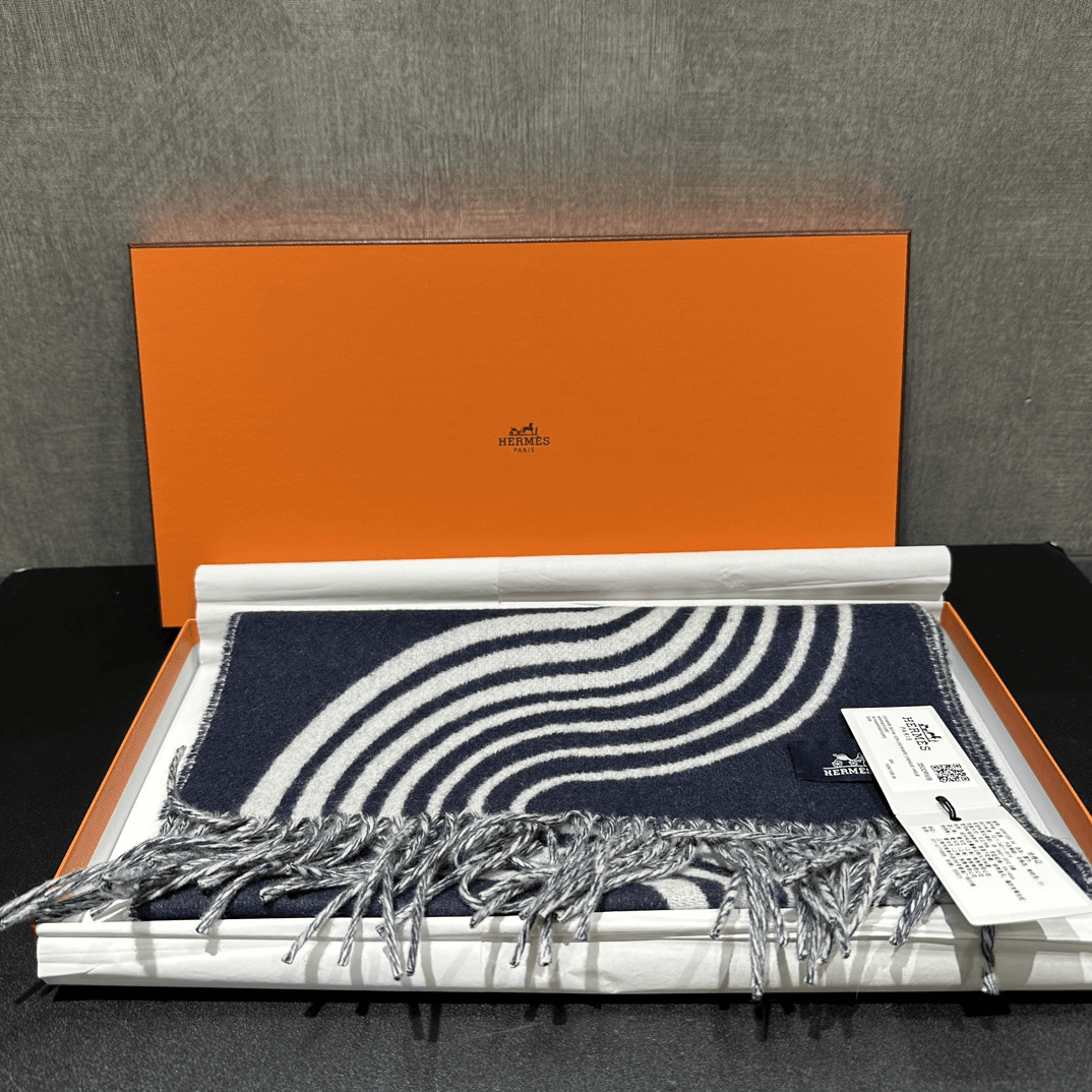 全新未使用 Hermes/爱马仕 羊绒围巾 23390