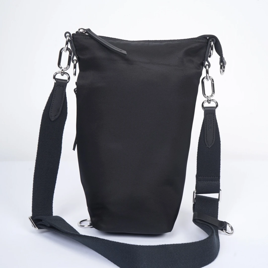 高品质尼龙拼接进口牛皮 水桶包时尚斜挎包PB22005