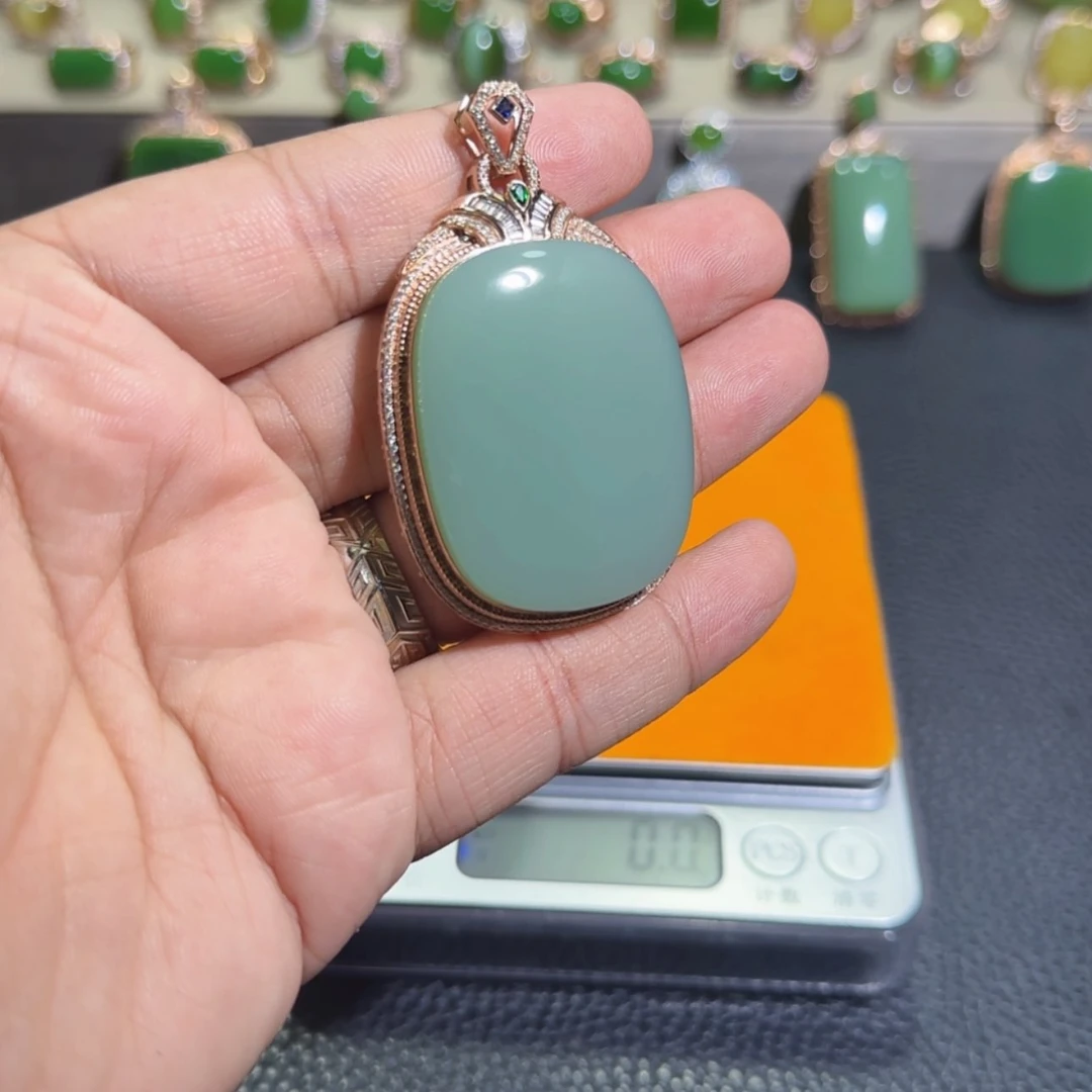 【闪购商品】和田玉（碧玉）吊坠(不含链)18K金镶嵌风*