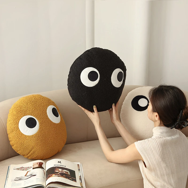 黑煤球搞怪抱枕办公室靠垫可爱大眼玩偶沙发玩偶床上娃娃飘窗装饰