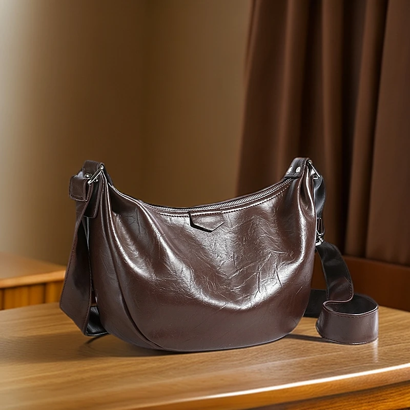 今年爆款新款高级秋冬饺子包时尚单肩包斜挎包女包简约潮流洋气包