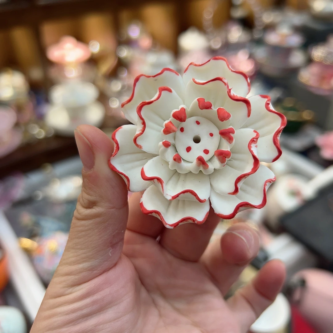 陶瓷手工捏花红莲花香插摆件