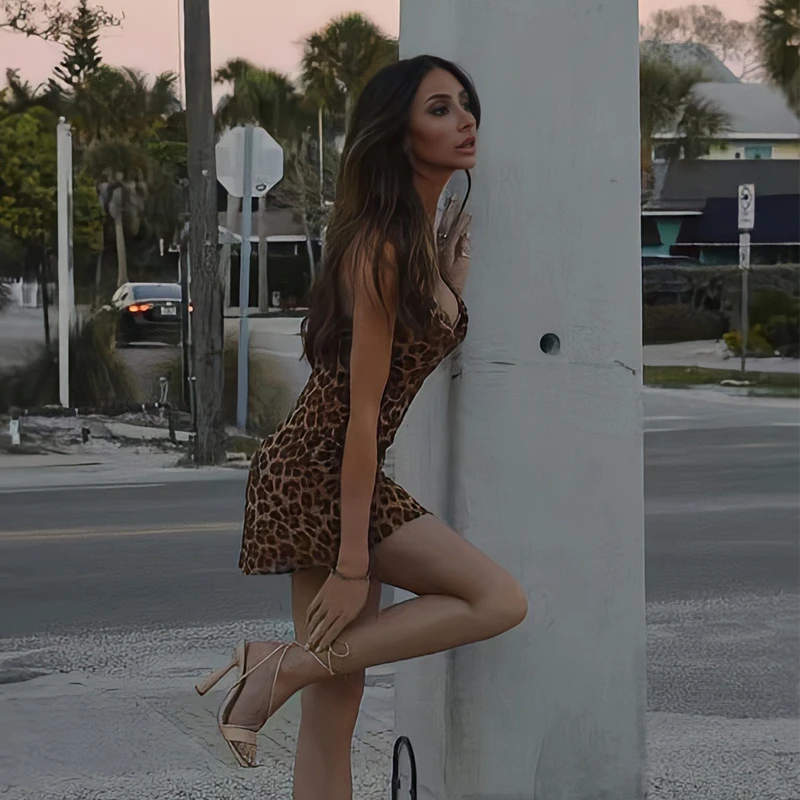 GJFD【达人专属】豹纹修身连衣裙性感纯欲风设计感收腰包臀吊带裙