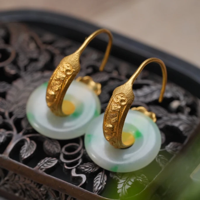 【惜拾妆匣】24k足金錾刻缠枝花卉纹 天然白底青翡翠玉环古典耳环