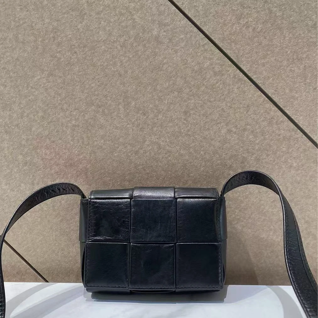 95新 BOTTEGA VENETA/葆蝶家 黑色6格编织斜挎包