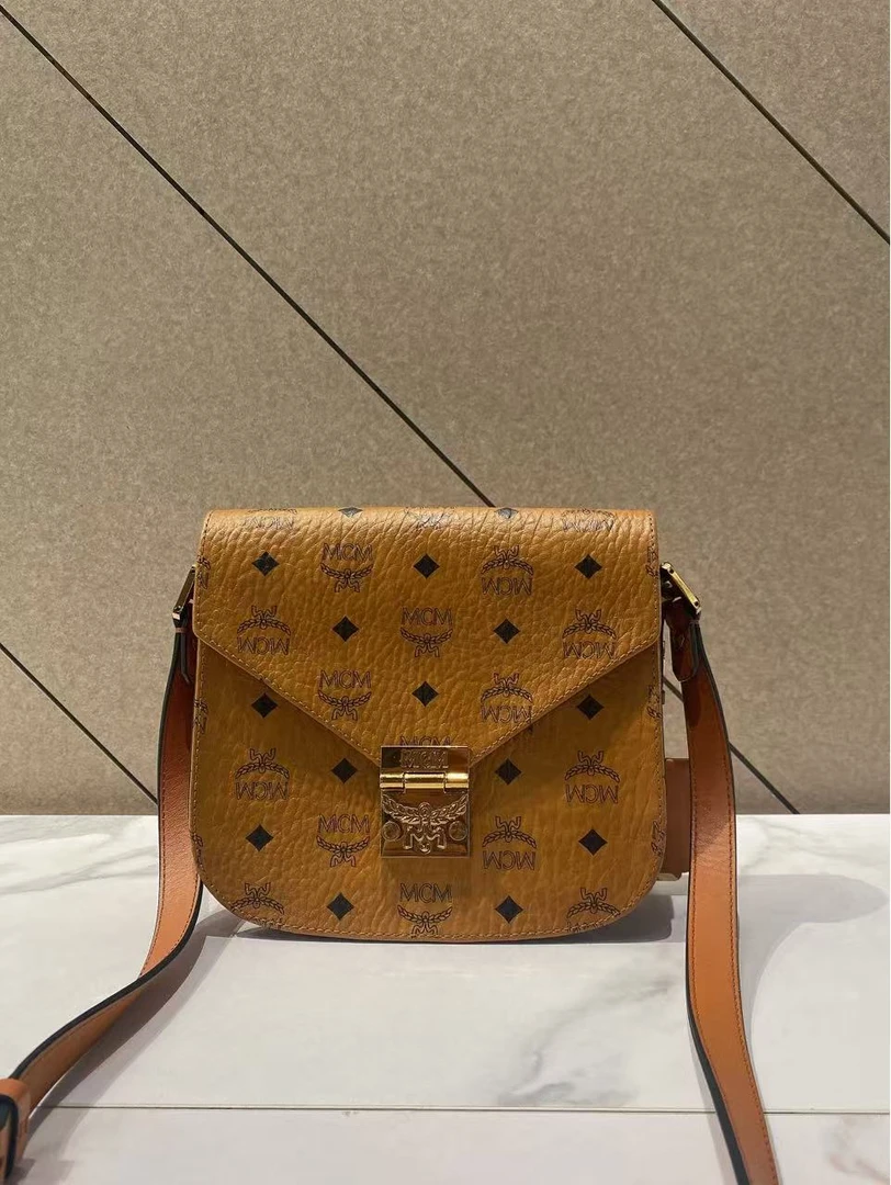 95新 MCM 帝爵奢品/95新/干邑色斜挎包