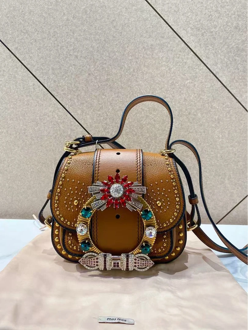95新 MIU MIU/缪缪 帝爵奢品/95新/MIU MIU/棕色太阳花钻斜挎包