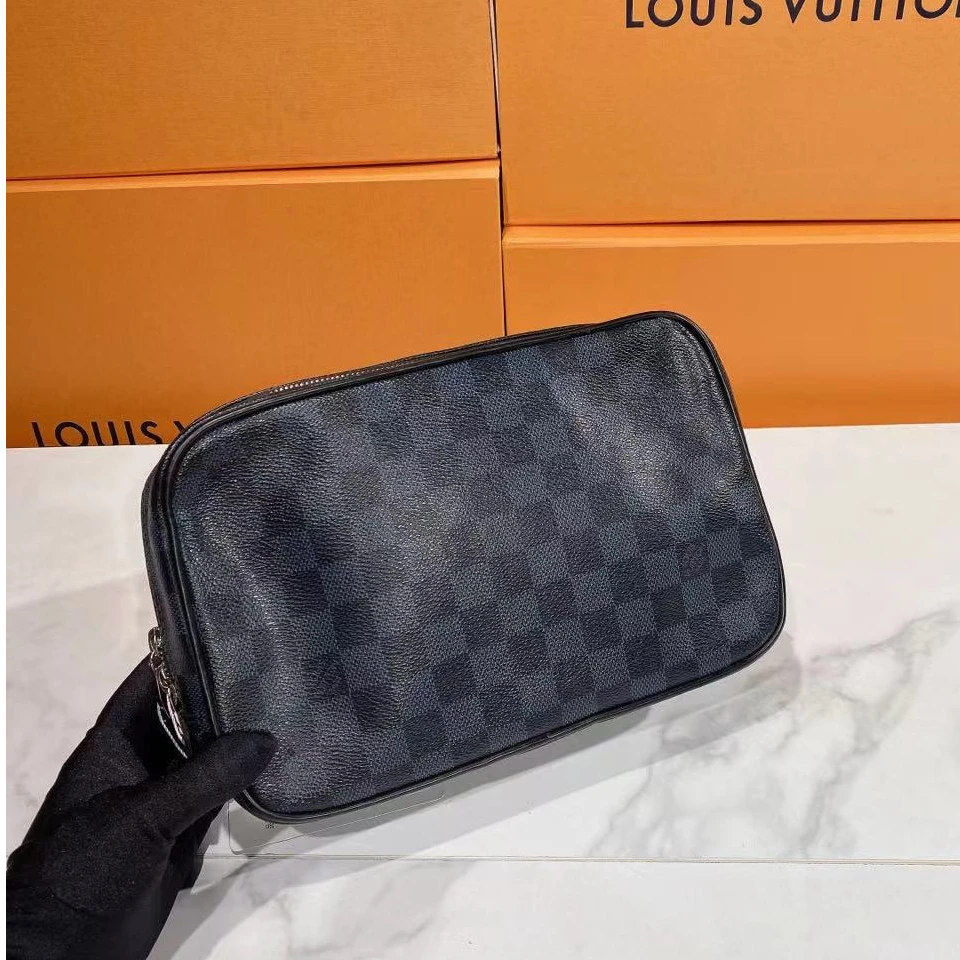 95新 LV 帝爵奢品/95新/LV/黑棋盘格手拿包