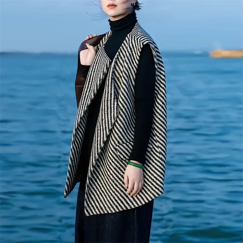 时尚百搭高领打底上衣条纹马甲套装女2025春季新款通勤小众两件套