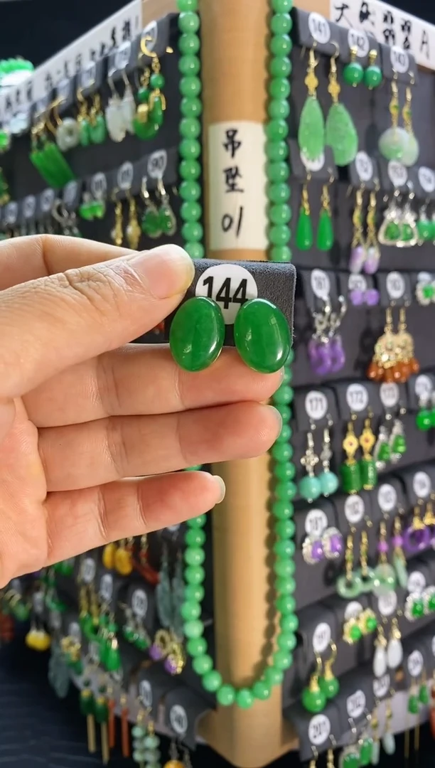 【闪购商品】翡翠耳饰银S925镶嵌144...