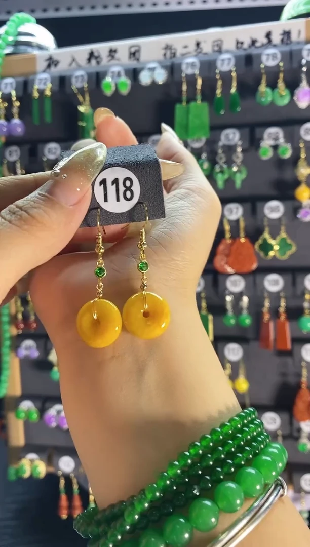【闪购商品】翡翠耳饰银S925镶嵌118...