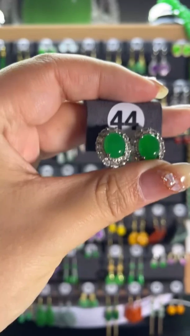 【闪购商品】翡翠耳饰银S925镶嵌44...