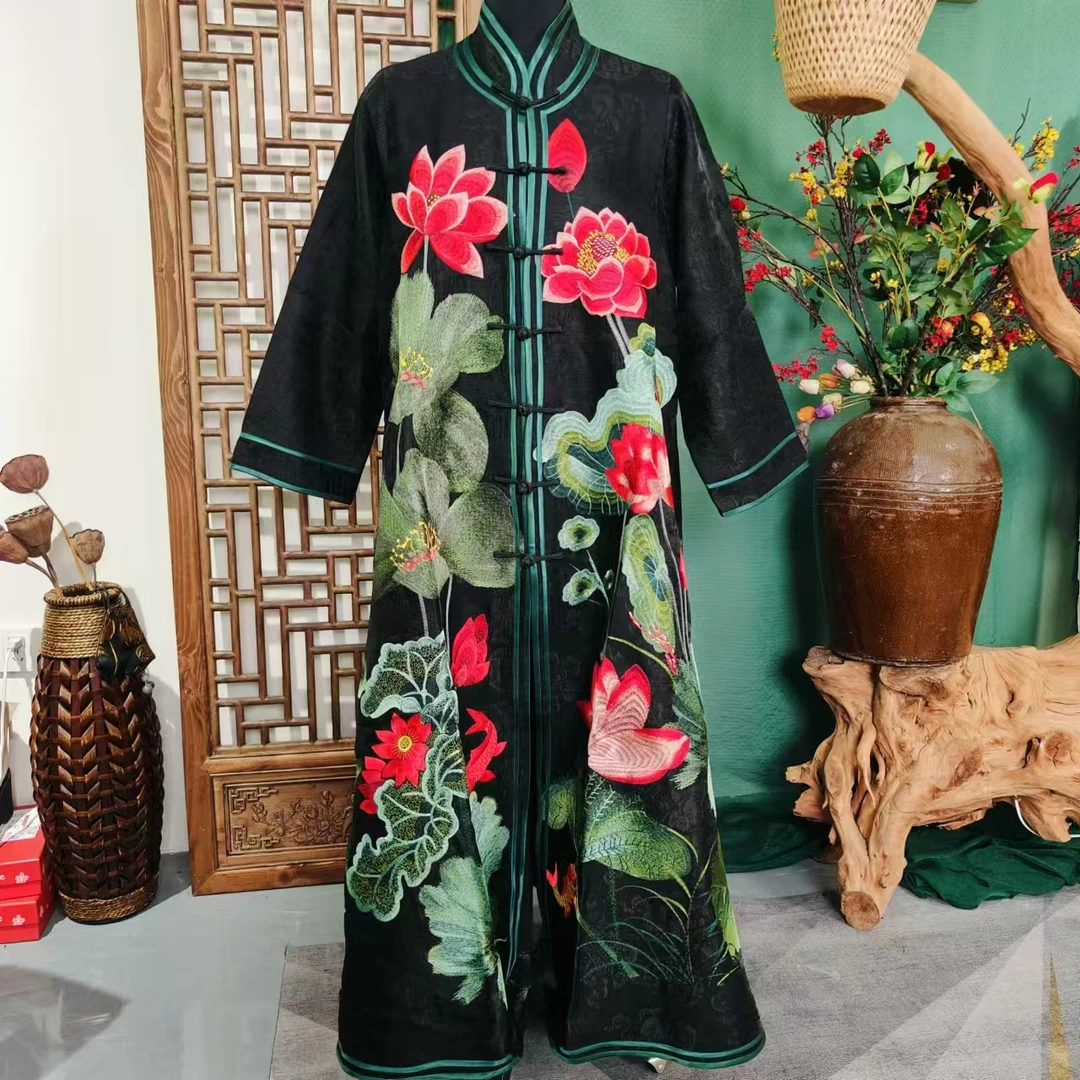 凤徕兮私人定制黑底荷花刺绣立领对襟长风衣（HY101018-1）