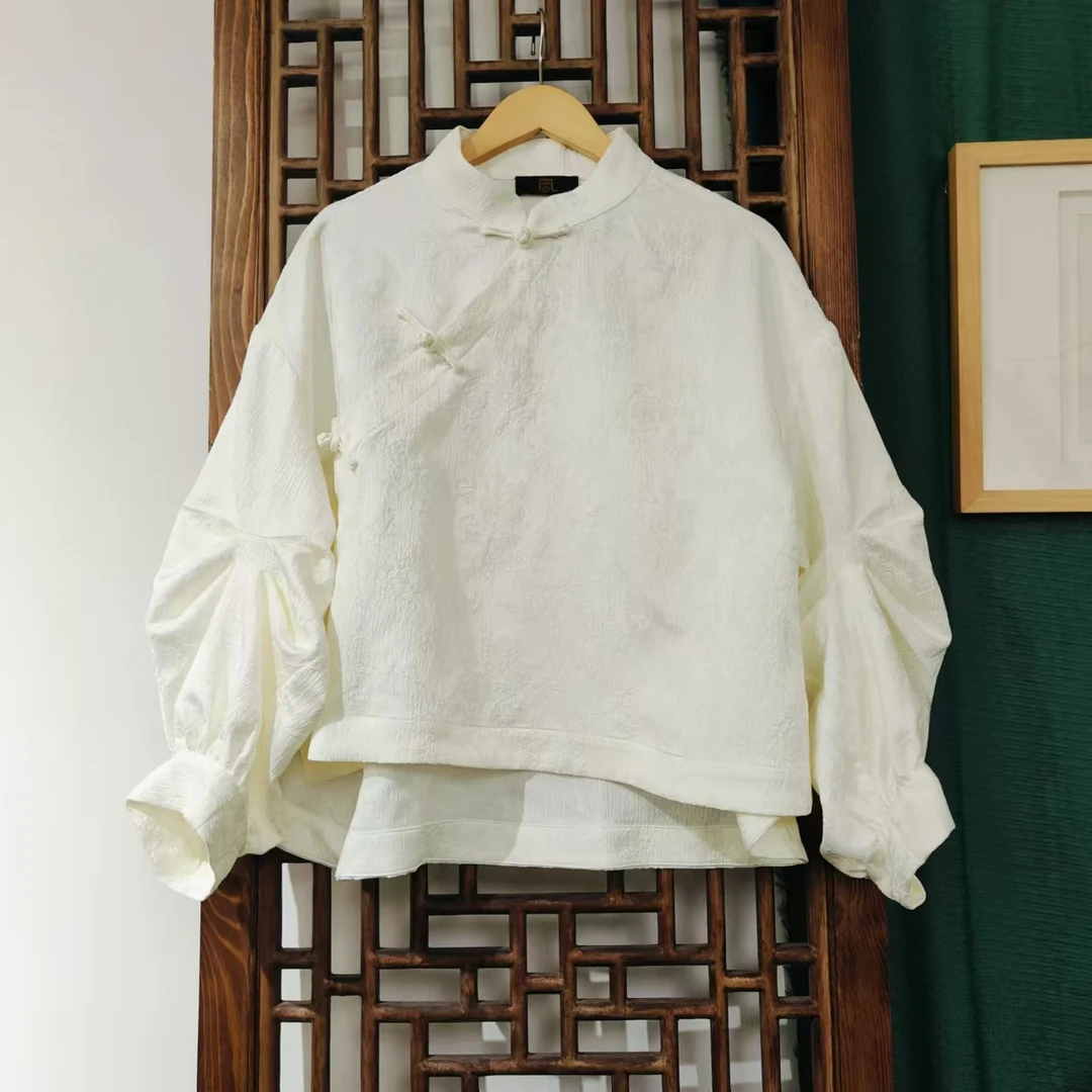 凤徕兮私人定制白色软提花捏褶袖斜襟盘扣短上衣 (SY4122)