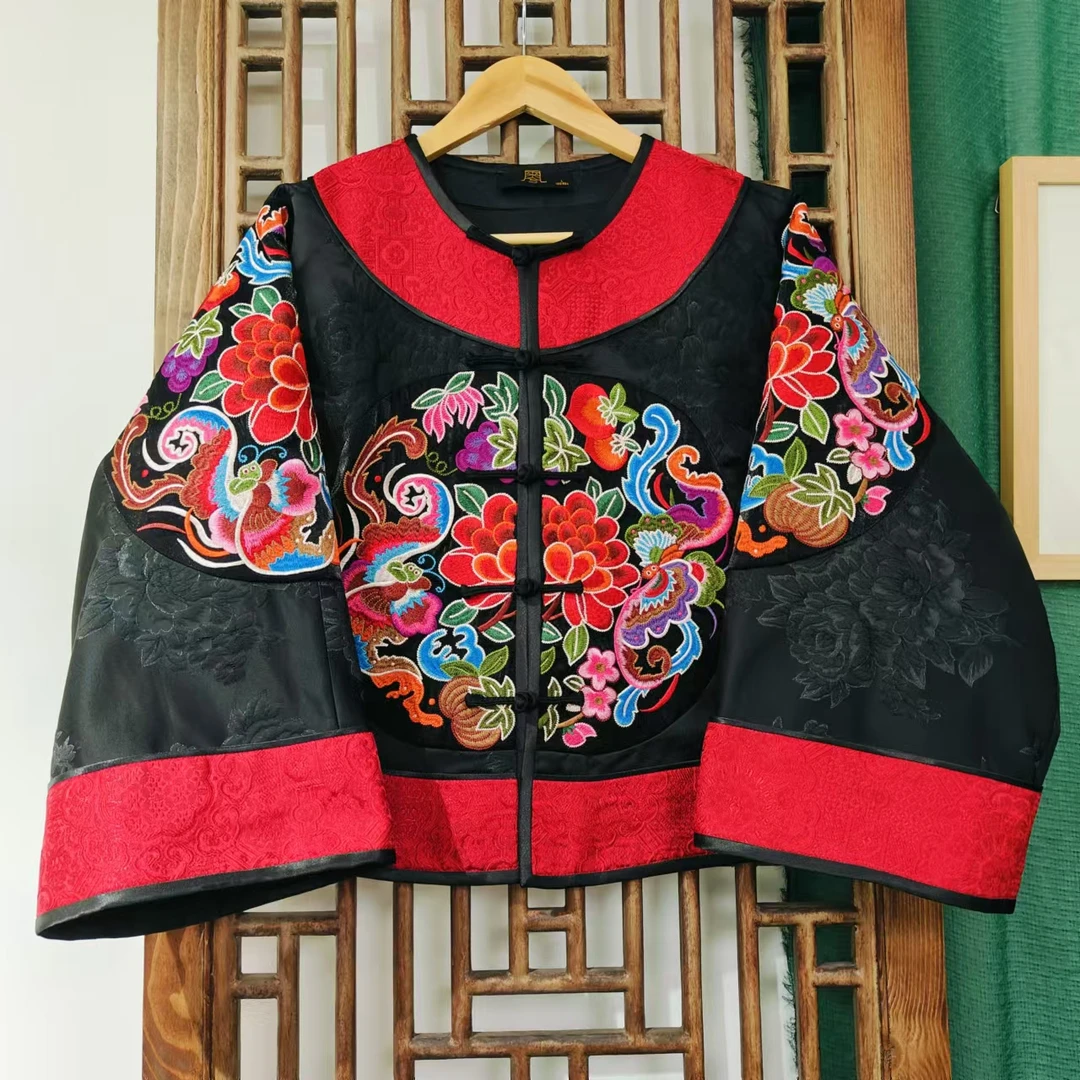 凤徕兮私人定制黑底红花前后刺绣红包边对襟盘扣短外套（LS498）