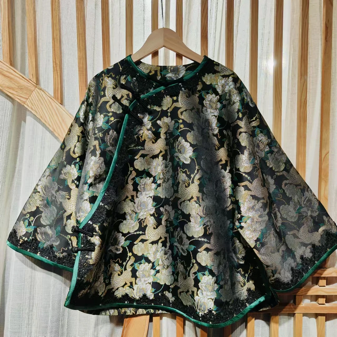 凤徕兮私人定制黑底黄色麒麟扑花暗纹斜襟盘扣圆领上衣（LS502-2）