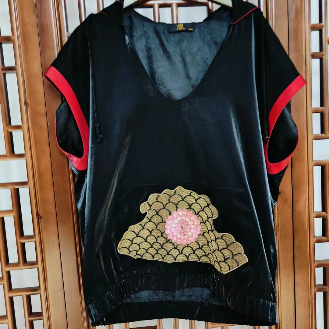 凤徕兮私人定制黑底蓝边龙后背刺绣带帽短马甲背心（LS150）