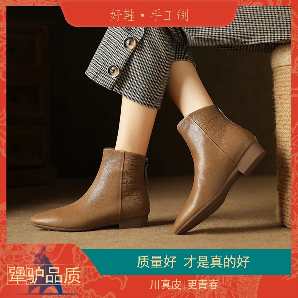 压花秋冬平跟瘦瘦靴加绒粗跟洋气美拉德妈妈尖头靴爆款平替好物