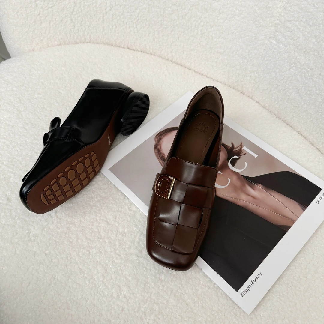 新款复古真皮编织方头扣件单鞋百搭通勤粗跟时装女鞋