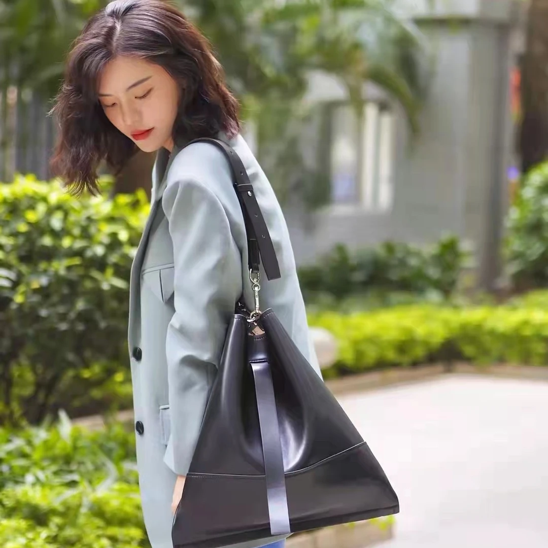小众设计包包女2023新款大容量复古时尚单肩包休闲百搭通勤托特包