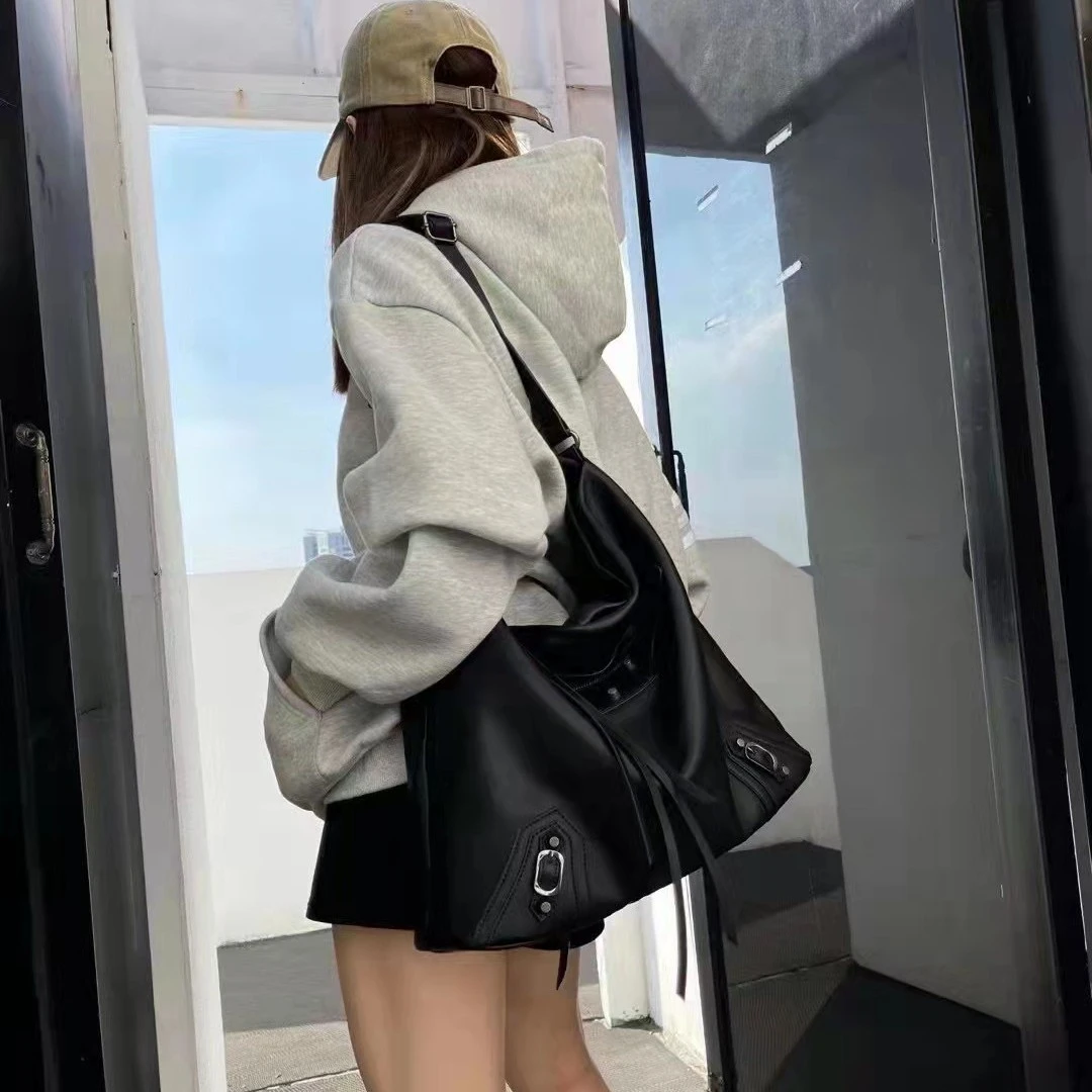 小众设计感极简大包女2022新款大容量斜挎包慵懒单肩托特包机车包