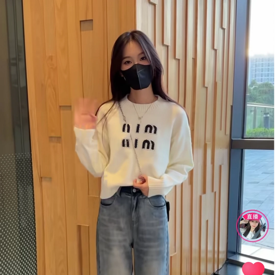 6775 米白烫钻长袖毛衣高级感字母刺绣套头女2024秋冬新款小个子