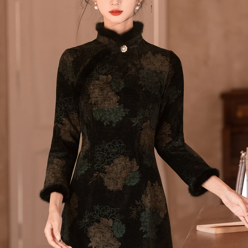 秋冬旗袍加绒加厚民国风2024新款高端贵夫人妈妈芊锦绒日常连衣裙