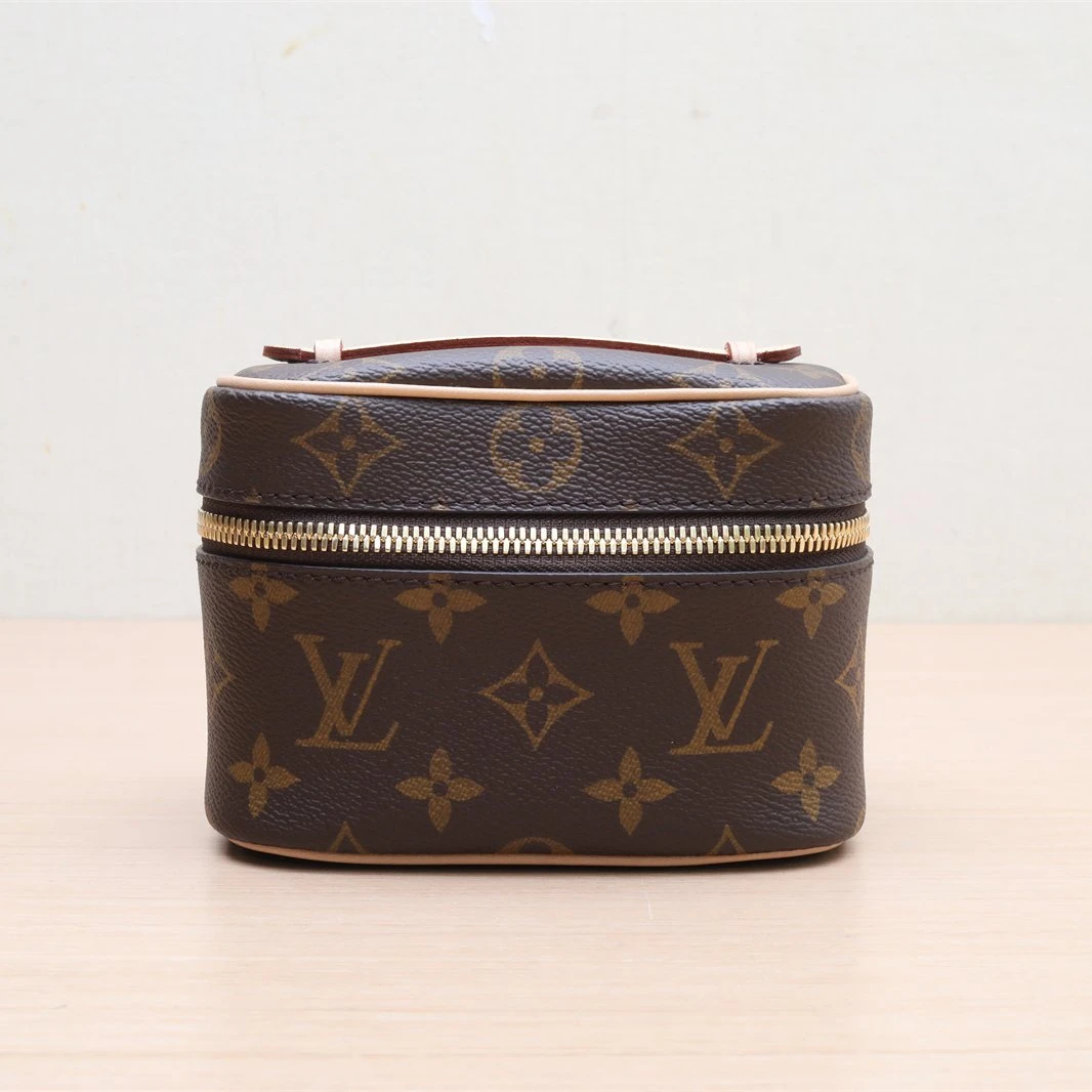 99新 LouisVuitton/路易威登 小花攀攀Nice 化妆包 Nano 14 芯片