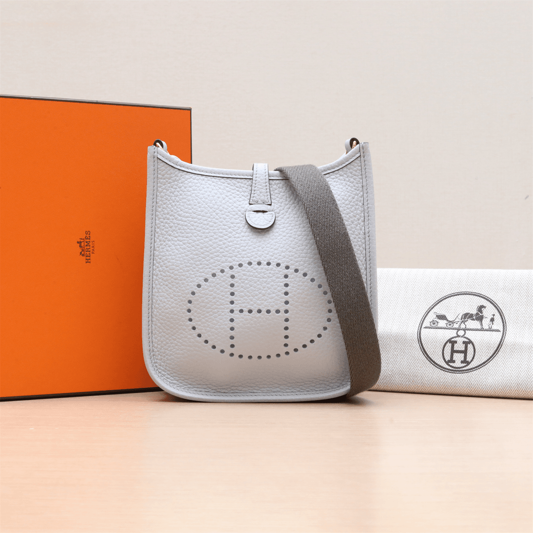 99新 Hermes/爱马仕 【33精选】828661 Evelyne MINI 16 圣杯蓝