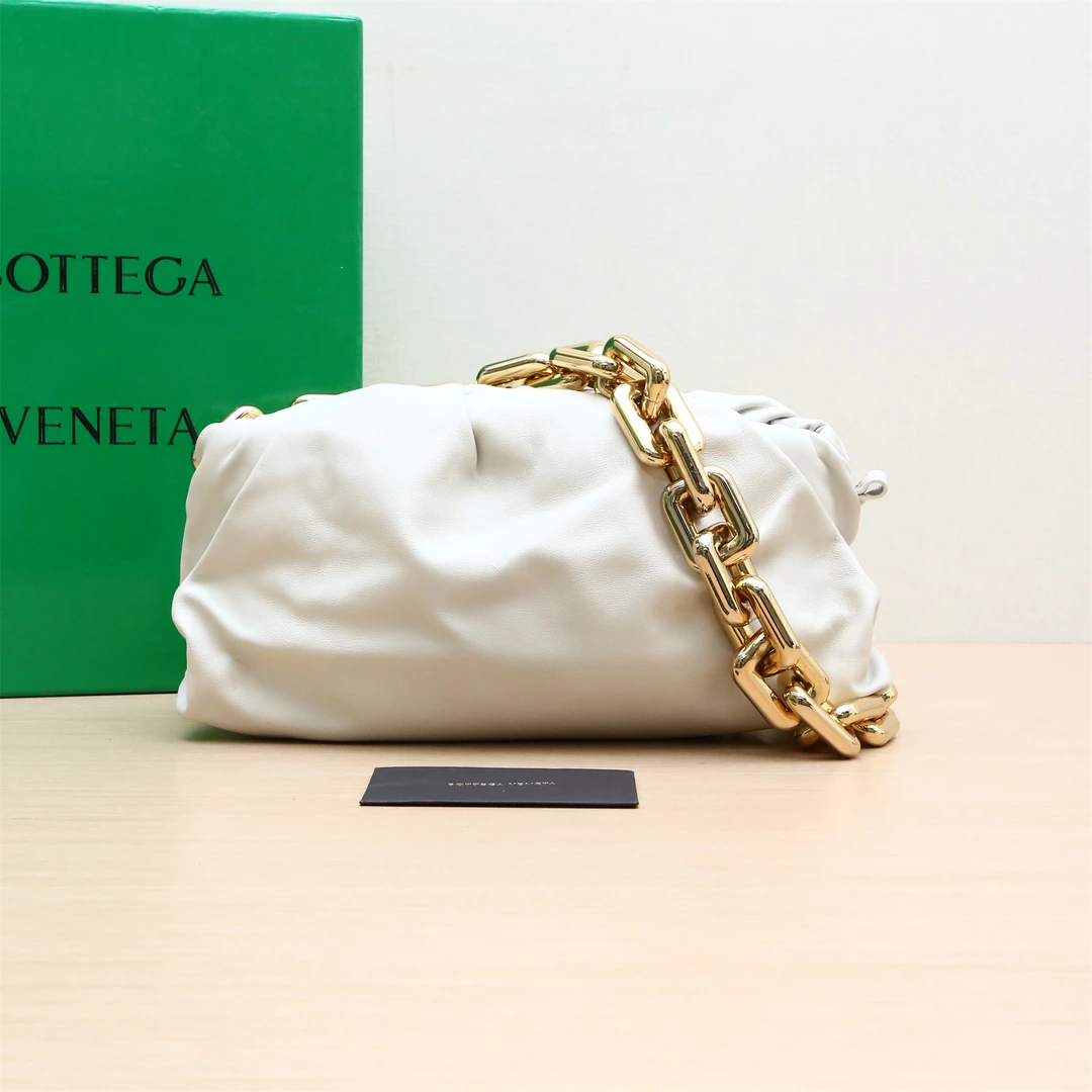 99新 BOTTEGA VENETA/葆蝶家 黑黑精选 P234656270 云朵包单肩包