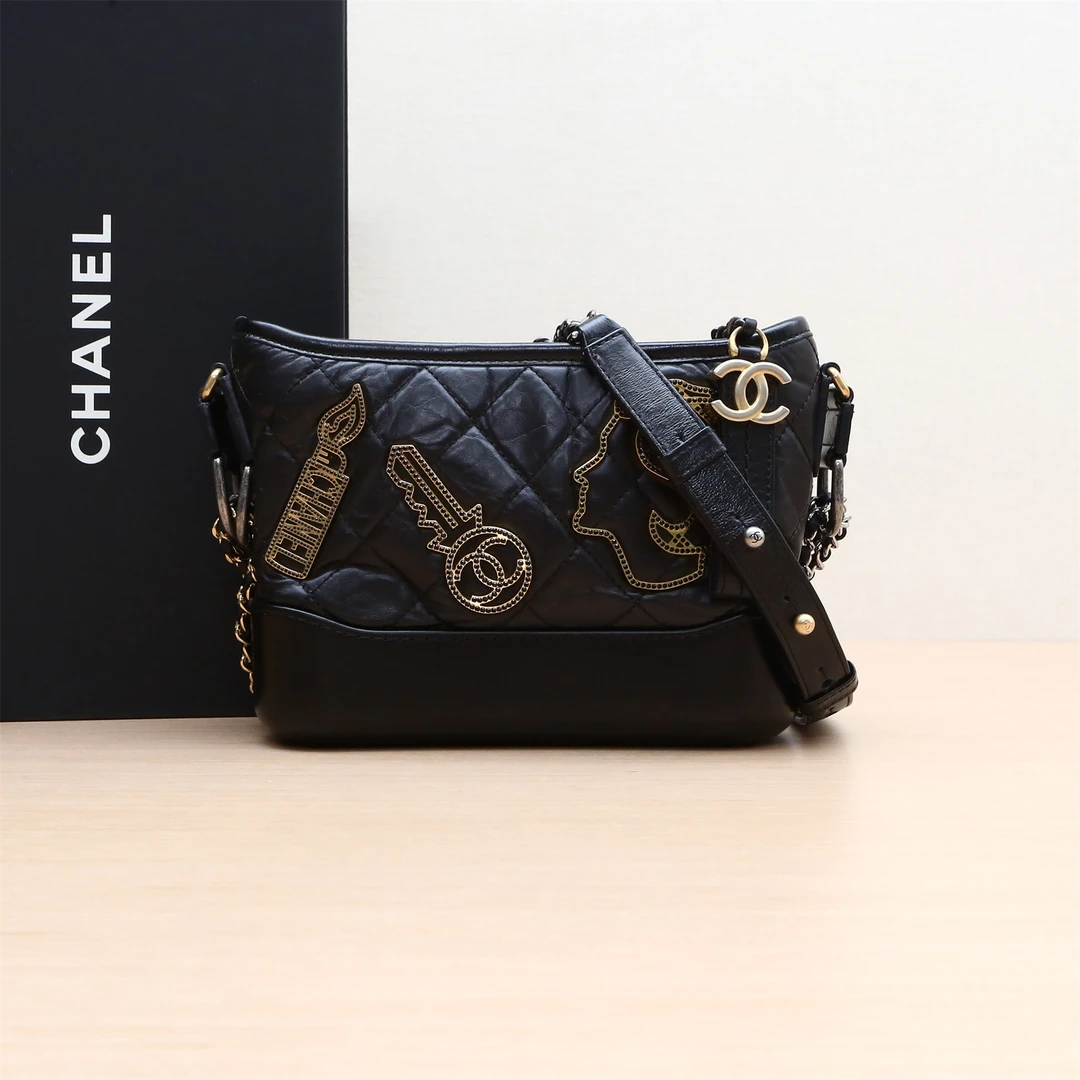 95新 Chanel/香奈儿 小花双双 GABRIELLE 流浪包 徽章款 皮革C