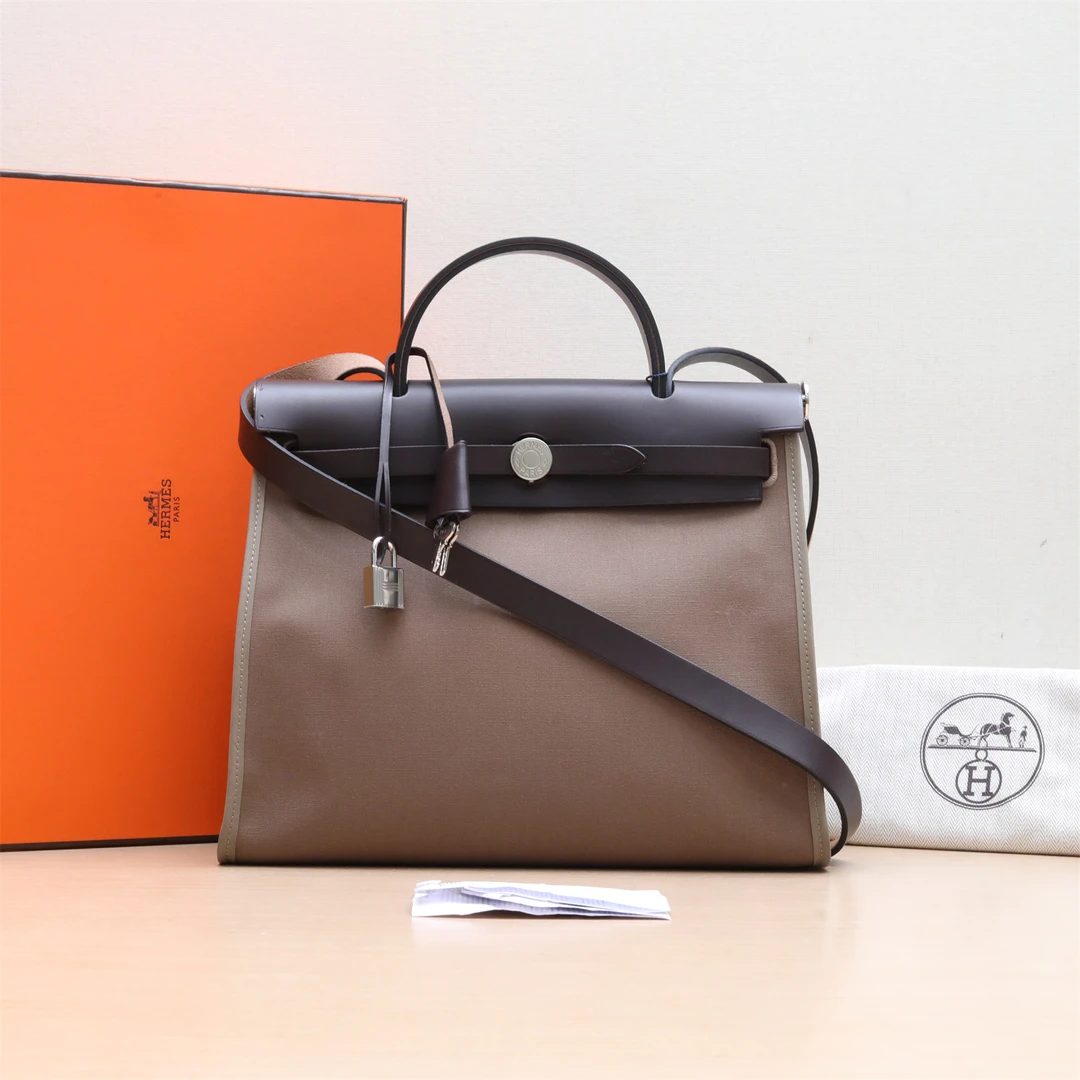 95新 Hermes/爱马仕 活动黑黑 P244172277Herbag 31 单肩包 Y刻