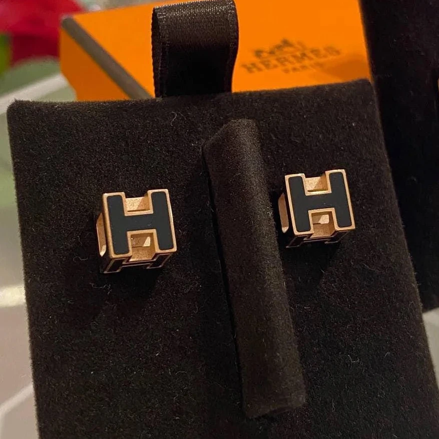 99新 Hermes/爱马仕 【33精选】P224829303黑色立体H耳钉