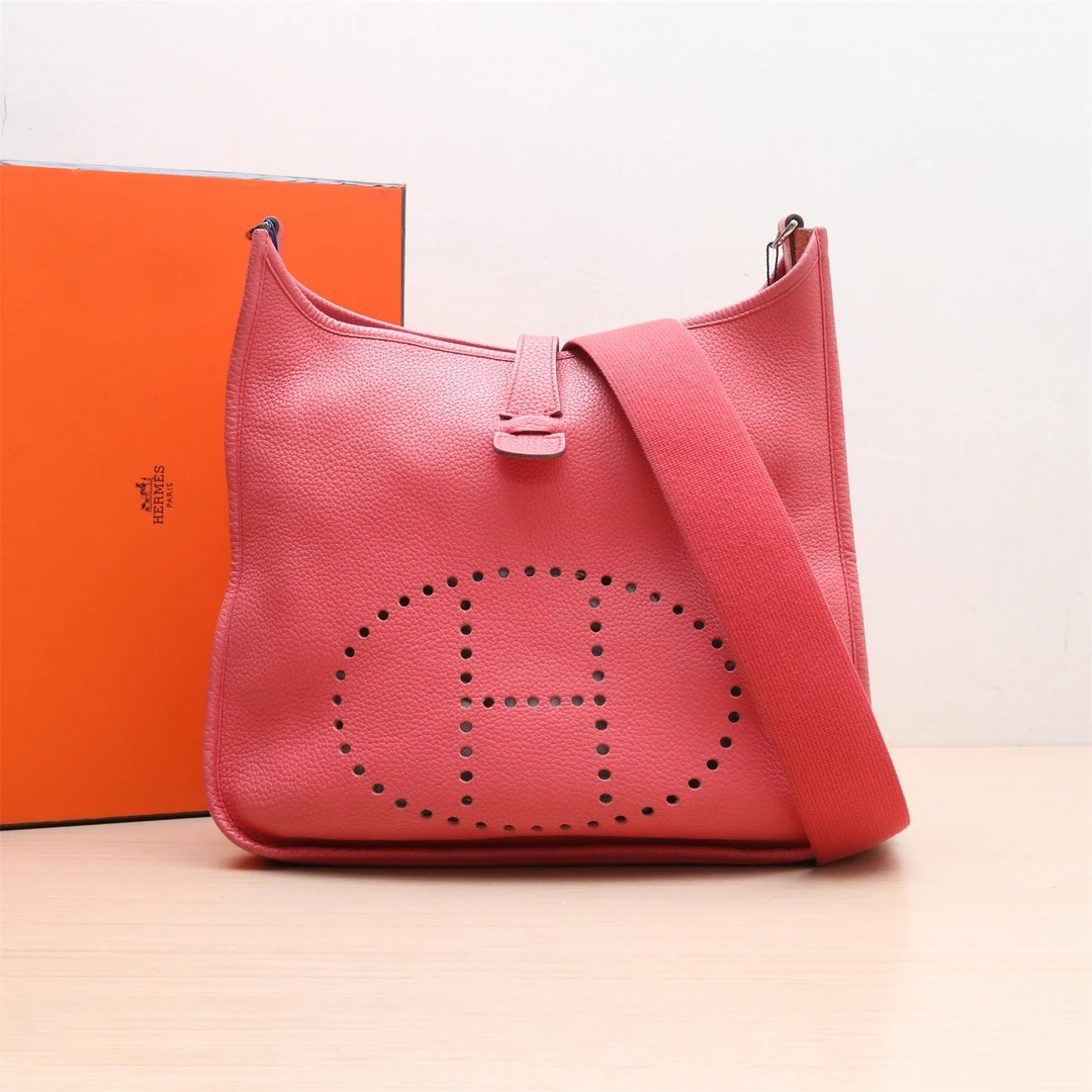 95新 Hermes/爱马仕 新粉黑黑 P234968136Evelyne 中号 33单肩包