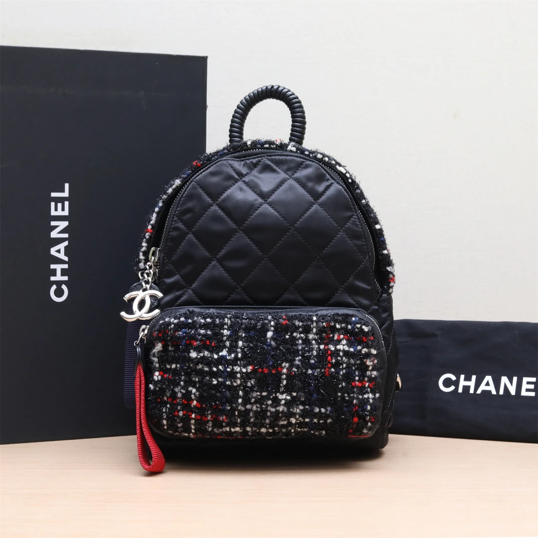 95新 Chanel/香奈儿 活动黑黑 双肩包 小号 毛呢/尼龙 24开
