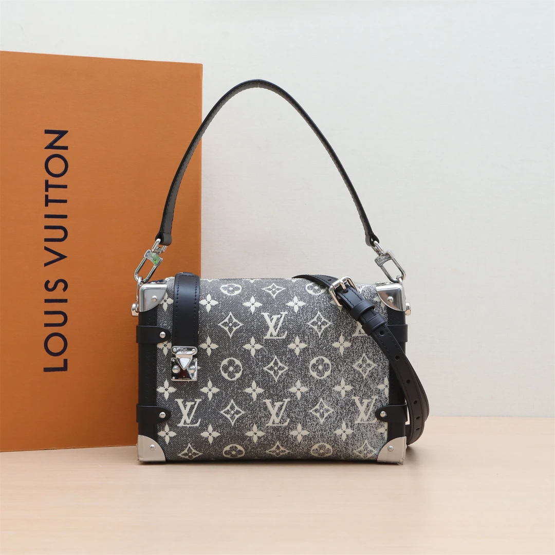 95新 LouisVuitton/路易威登 黑黑精选Side Trunk 包 大号 牛仔布